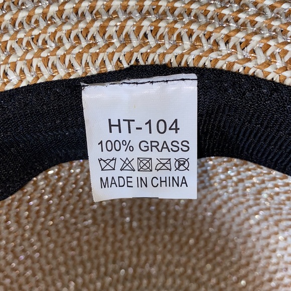 Women’s Grass Hat w/Black Bow - Picture 5 of 5